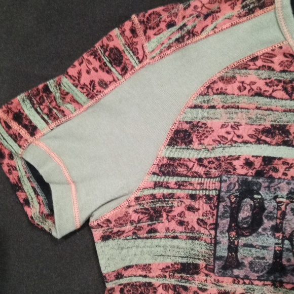 Cusco Barcelona Short Sleeve,Medium,Cotton,Unique Pattern Red/Army,Lightly Used - Picture 3 of 4